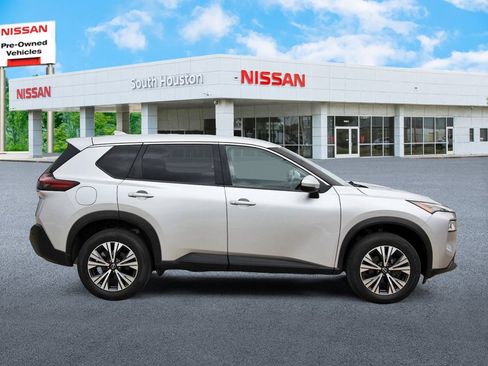 Certified 2022 Nissan Rogue SV FWD image 5