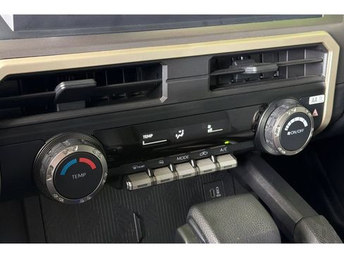 Used 2024 Toyota Tacoma SR5 AWD/4WD image 21