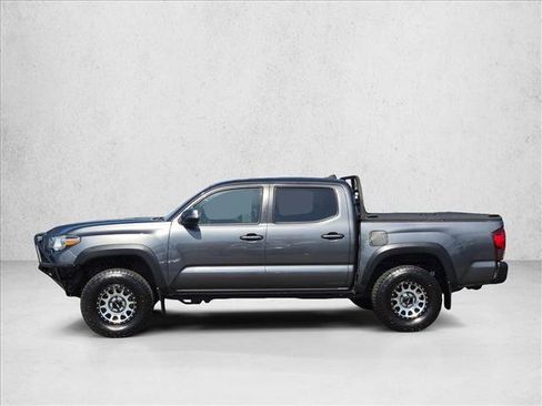 Used 2019 Toyota Tacoma TRD Off-Road AWD/4WD image 8