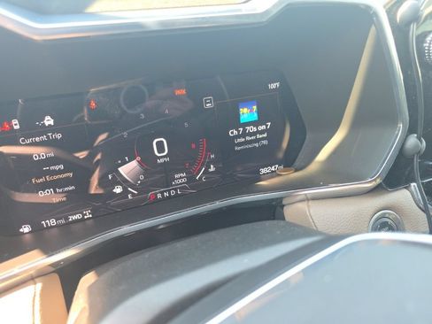 Used 2024 GMC Canyon Denali w/ LPO, Denali Black Edition AWD/4WD image 10