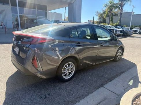 Used 2019 Toyota Prius Prime Plus w/ Carpet Mat Package FWD image 4