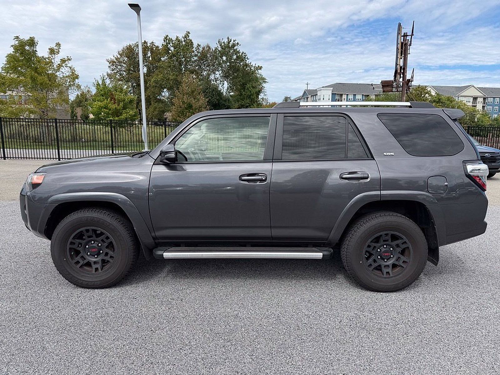 Used 2021 Toyota 4Runner SR5 Premium w/ Moonroof Package AWD/4WD image 4
