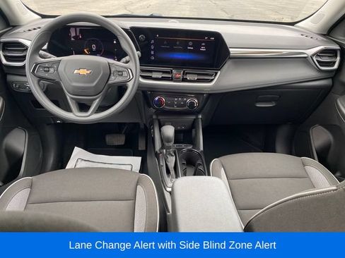 Certified 2025 Chevrolet TrailBlazer LT w/ Driver Confidence Package FWD image 5