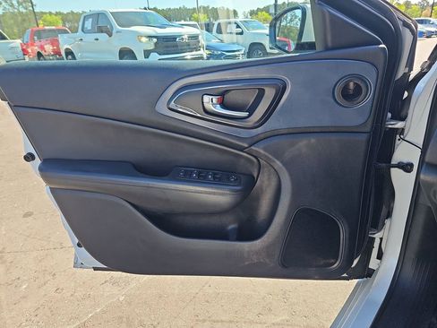 Used 2015 Chrysler 200 S FWD image 29