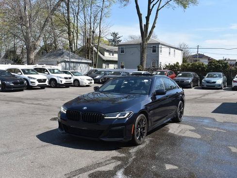 Used 2023 BMW 530e w/ M Sport Package RWD image 2