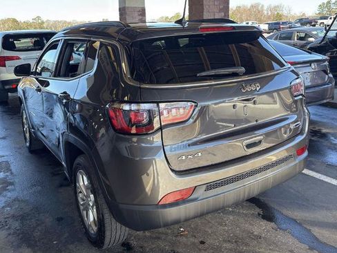 Used 2024 Jeep Compass Latitude image 2