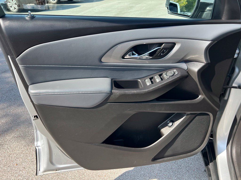 Used 2021 Chevrolet Traverse LT AWD/4WD image 17
