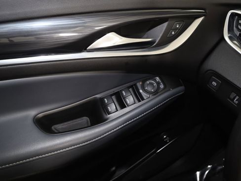 Used 2023 Buick Enclave Essence AWD/4WD image 30