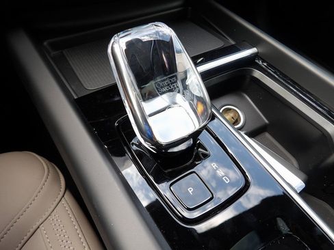 New 2026 Volvo XC60 B5 Core w/ Climate Package image 21