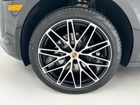 Used 2026 Porsche Macan AWD/4WD image 30