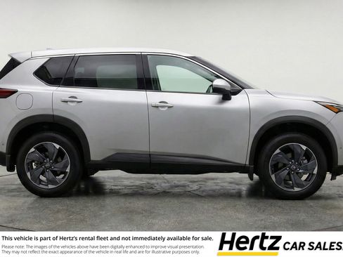 Used 2025 Nissan Rogue SV image 1