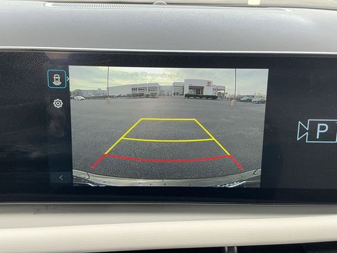 Certified 2025 Hyundai Tucson SE image 18