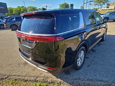 Certified 2023 Kia Carnival LX FWD image 3