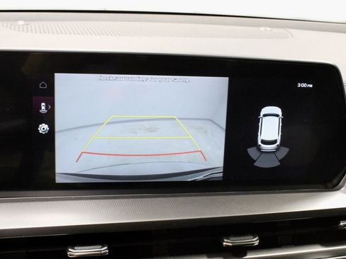 Used 2025 Kia Telluride LX FWD image 2
