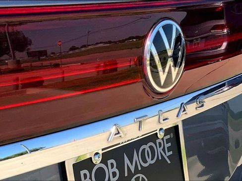 Certified 2025 Volkswagen Atlas SE FWD image 8