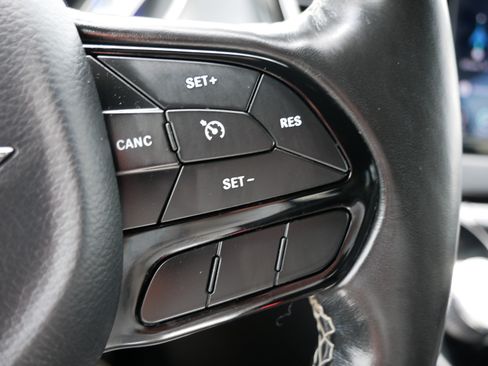 Used 2020 Chrysler Pacifica Touring-L w/ S Appearance Package FWD image 28