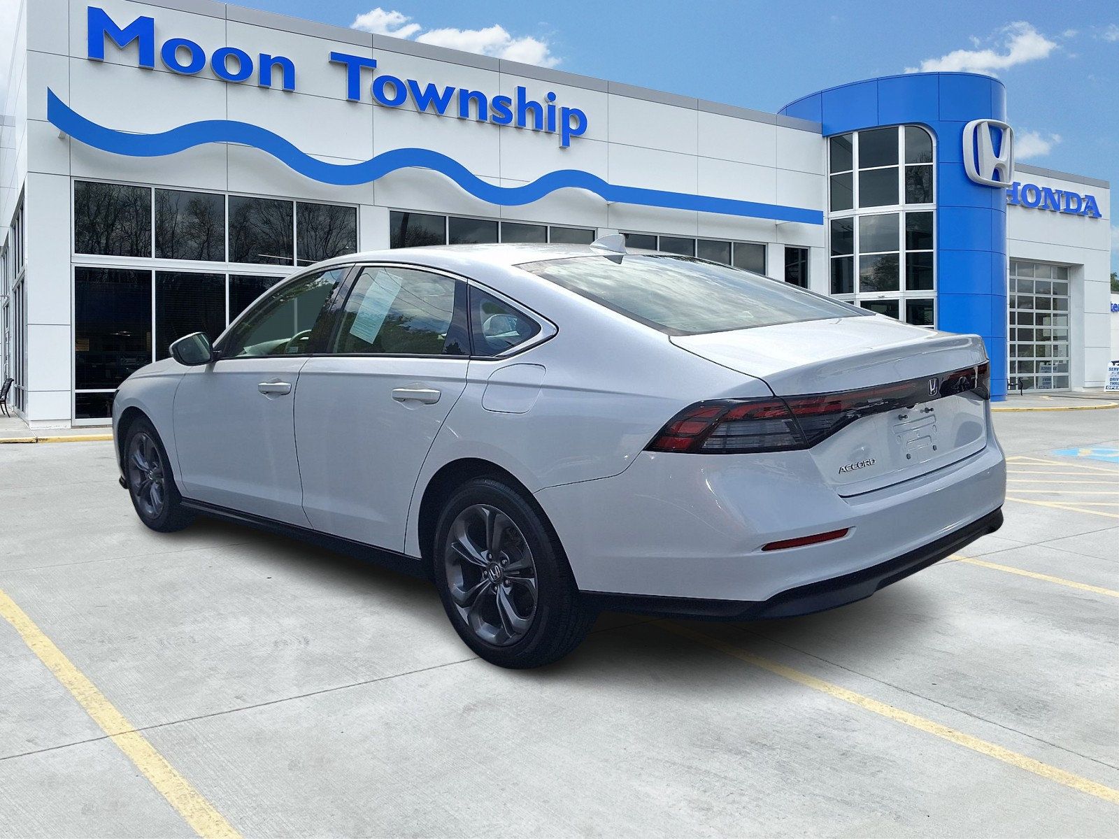 Used 2023 Honda Accord EX image 4