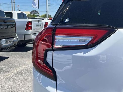 Used 2024 GMC Terrain SLE FWD image 10