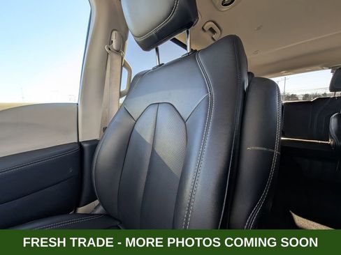 Used 2024 Chrysler Pacifica Touring-L image 12