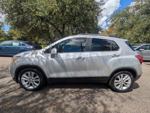 Used 2020 Chevrolet Trax Premier FWD image 7