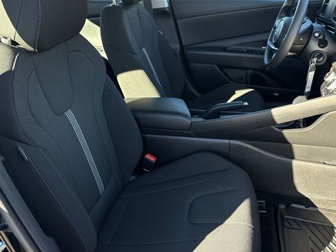 Used 2025 Hyundai Elantra SE image 20