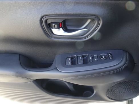 Certified 2025 Honda HR-V LX image 8