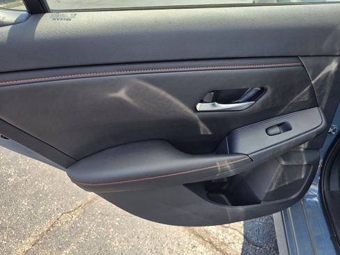 Used 2025 Nissan Sentra SR w/ SR Premium Package FWD image 15