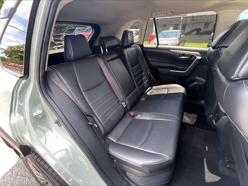 Used 2022 Toyota RAV4 XLE Premium AWD/4WD image 32