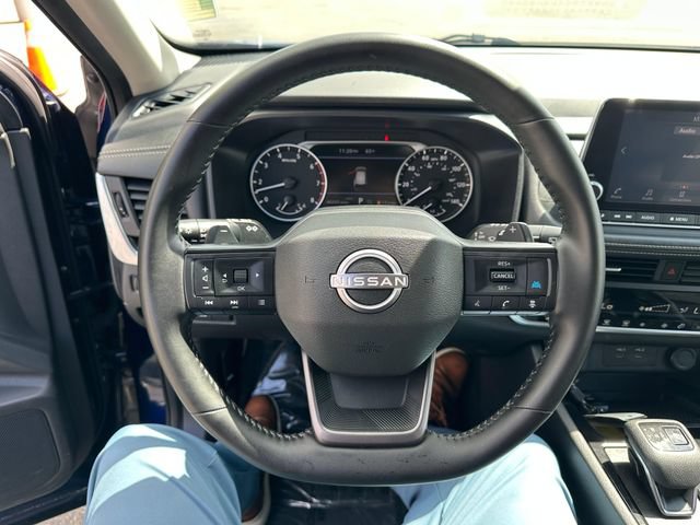 Used 2025 Nissan Rogue SV AWD/4WD image 12