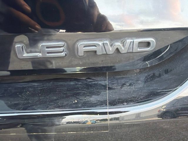 Used 2022 Toyota Highlander LE AWD/4WD image 5
