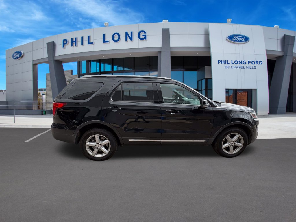 Used 2017 Ford Explorer XLT w/ Equipment Group 202A AWD/4WD image 7