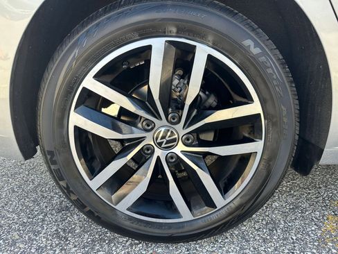Used 2025 Volkswagen Jetta SE image 29