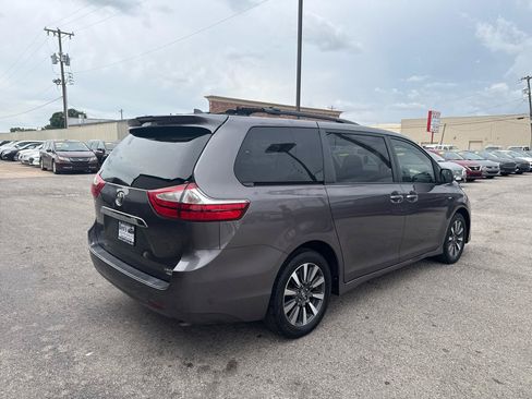 Used 2018 Toyota Sienna Limited Premium AWD/4WD image 6