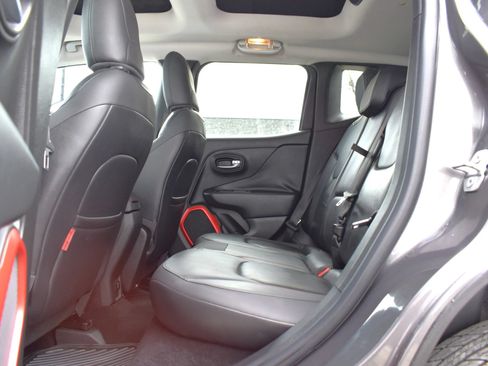 Used 2016 Jeep Renegade Trailhawk w/ Premium Trailhawk Package AWD/4WD image 49