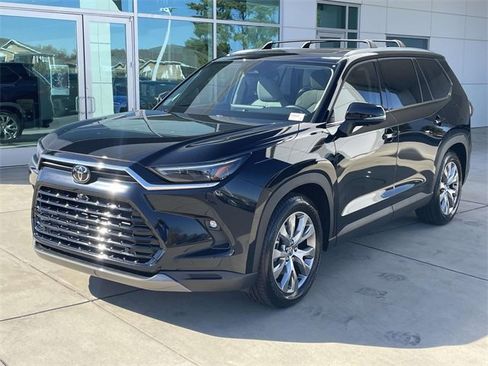 Used 2024 Toyota Grand Highlander Limited image 2