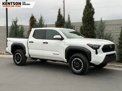 Used 2025 Toyota Tacoma TRD Off-Road image 12
