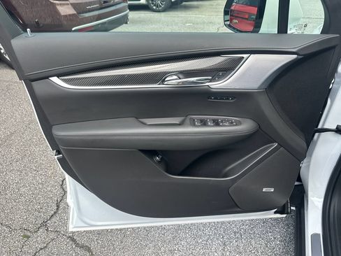 Used 2025 Cadillac XT6 Sport w/ LPO, Red Accent Package AWD/4WD image 10