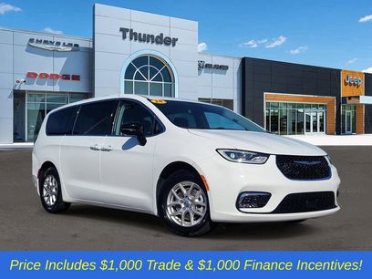 Used 2024 Chrysler Pacifica Touring-L