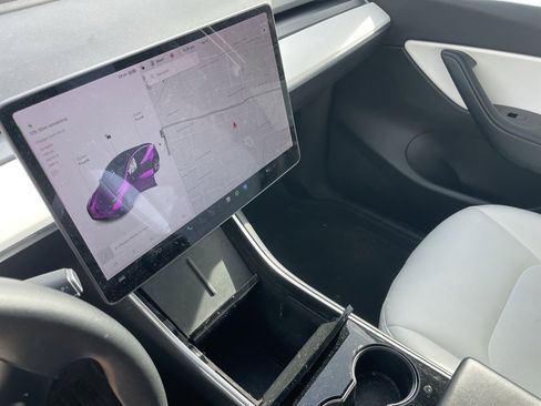 Used 2021 Tesla Model Y Long Range image 4