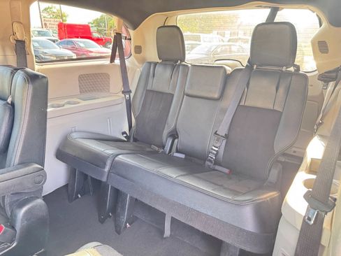 Used 2019 Dodge Grand Caravan SXT FWD image 19