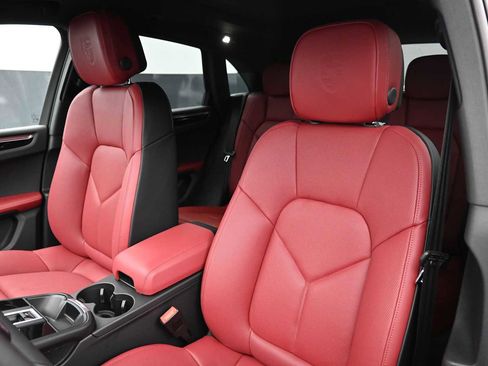 New 2026 Porsche Macan AWD/4WD image 5