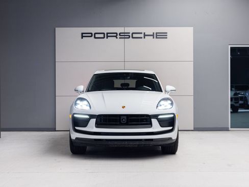 Certified 2026 Porsche Macan AWD/4WD image 10