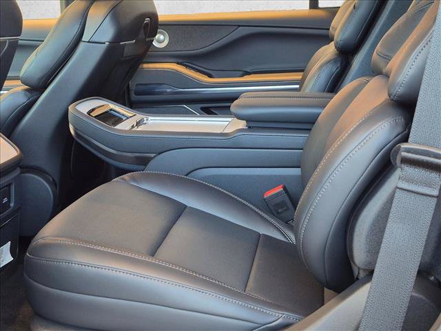 New 2027 Lincoln Navigator Reserve w/ Jet Appearance Package AWD/4WD image 10