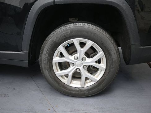Used 2023 Jeep Grand Cherokee L Limited AWD/4WD image 15