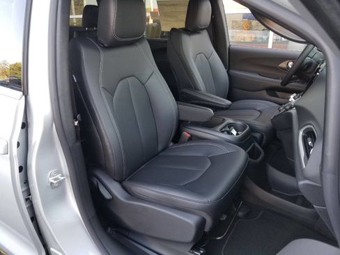 New 2026 Chrysler Voyager LX image 12