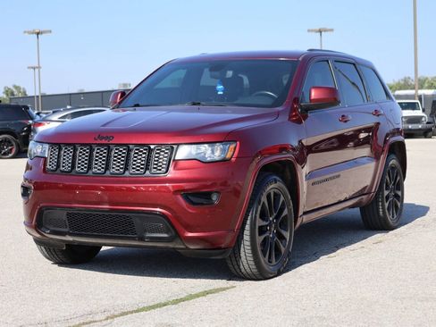 Used 2019 Jeep Grand Cherokee Altitude AWD/4WD image 6