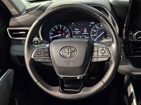 Used 2021 Toyota Highlander XLE image 27