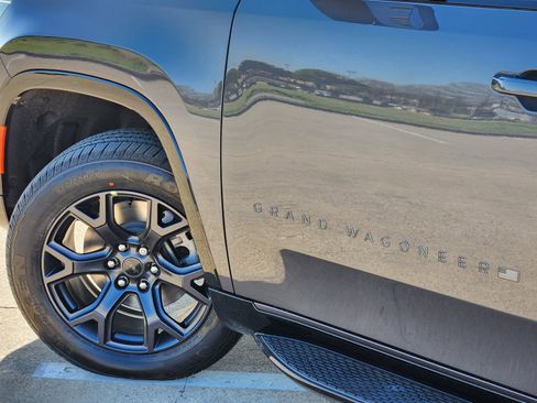 New 2026 Jeep Grand Wagoneer Limited AWD/4WD image 17
