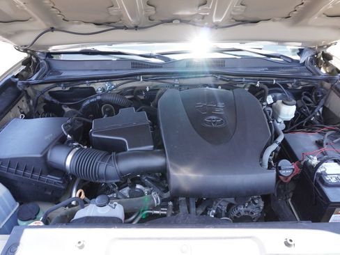 Used 2020 Toyota Tacoma TRD Off-Road w/ Technology Package RWD image 7