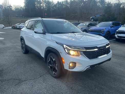 Certified 2024 Kia Seltos EX image 1